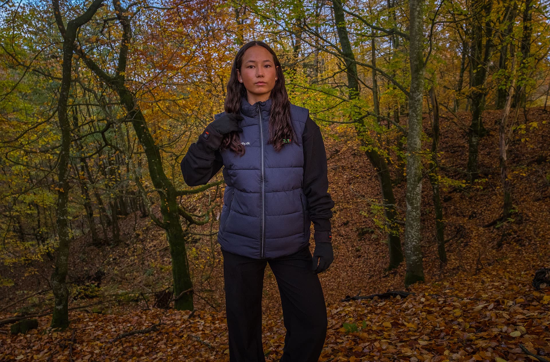 Frederikke med Vorupør-handsker og Klitmøller vest