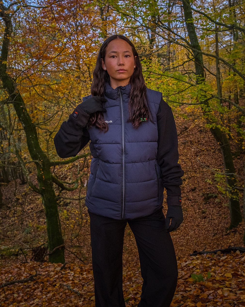 Frederikke med Vorupør-handsker og Klitmøller vest